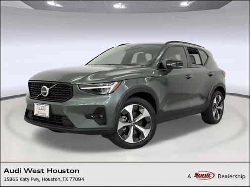 Forest Lake 2026 Volvo XC40 Plus, B4 FWD Gas (mild hybrid), Dark