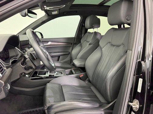 2022 Audi Q5 45 S line Premium Plus