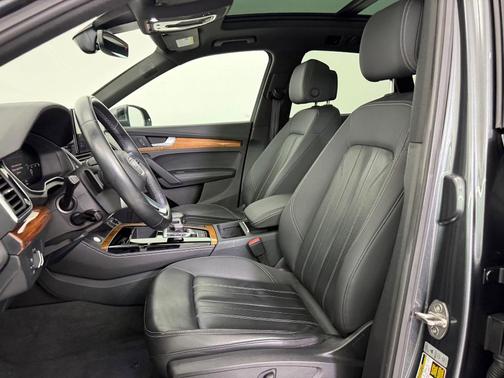 2022 Audi Q5 45 S line Premium Plus