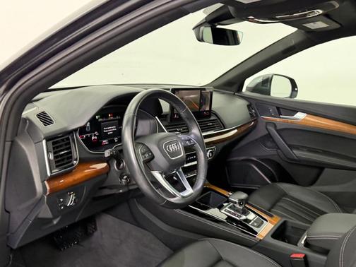 2022 Audi Q5 45 S line Premium Plus