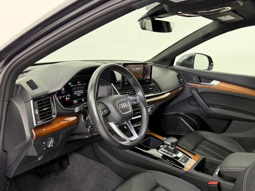 2022 Audi Q5 45 S line Premium Plus