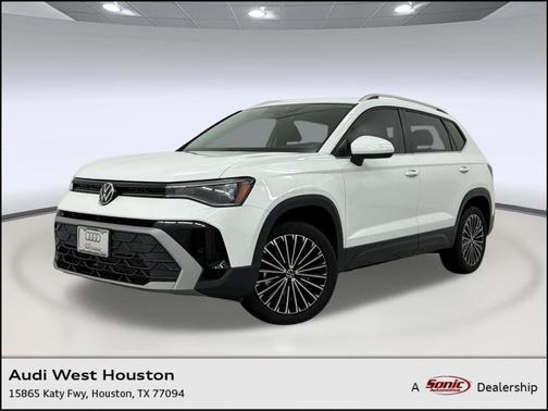 Pure White 2025 Volkswagen Taos 1.5T SE