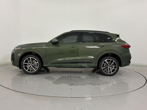 District Green Metallic 2026 Audi Q5 Premium Plus TFSI quattro S tronic