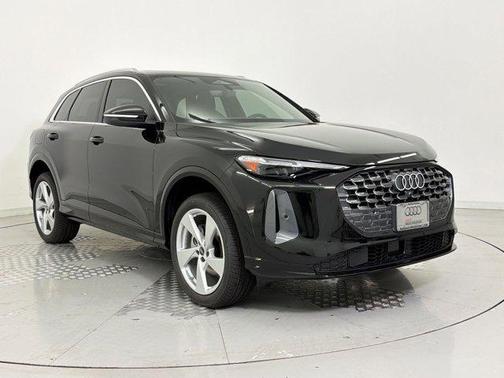 Mythos Black Metallic 2026 Audi Q5 Premium Plus TFSI quattro S tronic