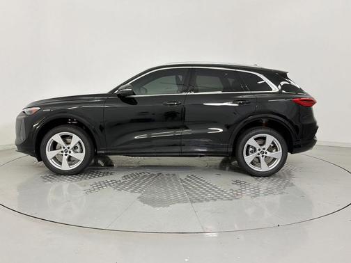 Mythos Black Metallic 2026 Audi Q5 Premium Plus TFSI quattro S tronic