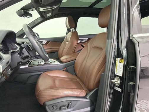 Black 2019 Audi Q7 45 Premium Plus