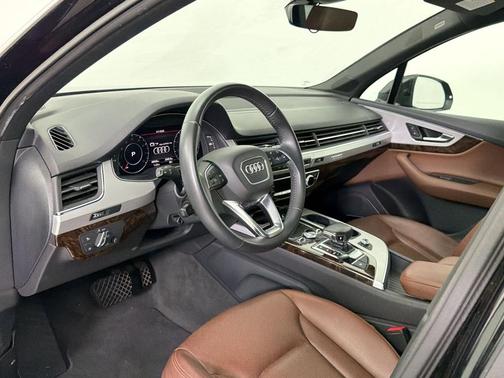 Black 2019 Audi Q7 45 Premium Plus