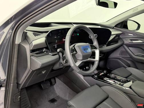 2025 Audi Q6 e-tron Premium Plus quattro