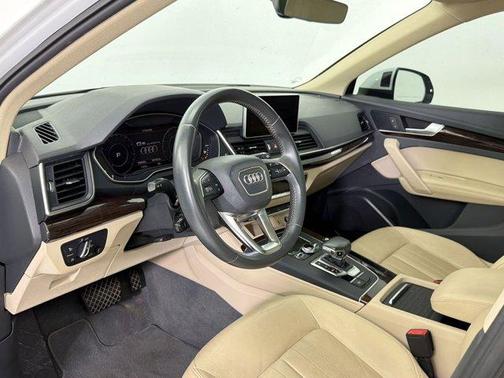 White 2019 Audi Q5 2.0T Premium Plus