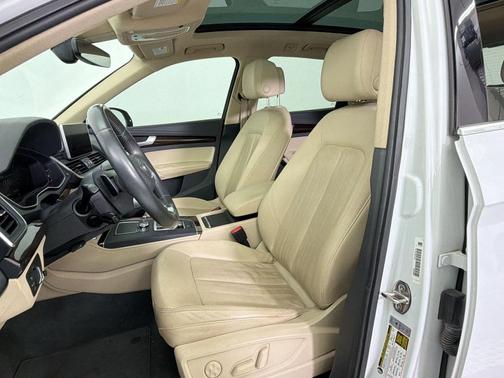 White 2019 Audi Q5 2.0T Premium Plus
