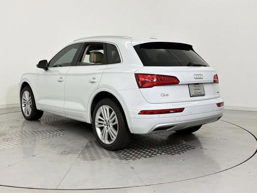 White 2019 Audi Q5 2.0T Premium Plus
