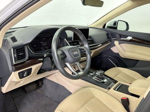 White 2019 Audi Q5 2.0T Premium Plus