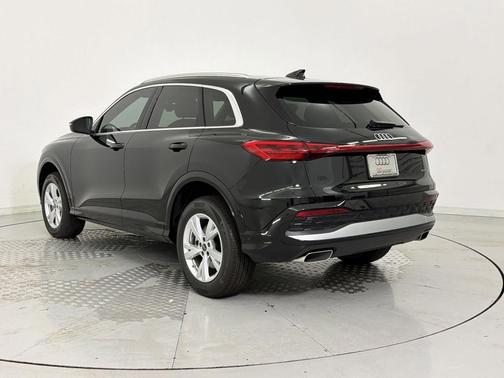 0E0E 2026 Audi Q5 Premium TFSI quattro S tronic