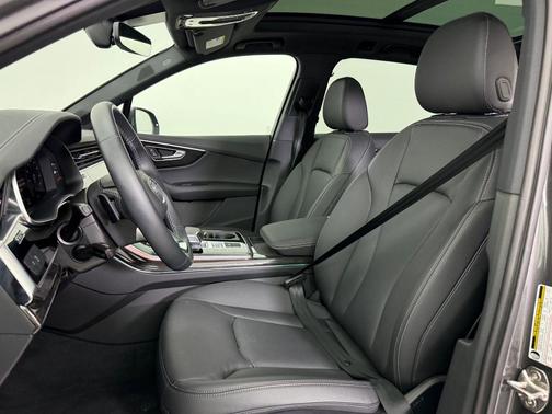 2025 Audi Q7 45 Premium