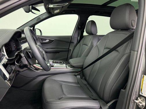 2025 Audi Q7 45 Premium