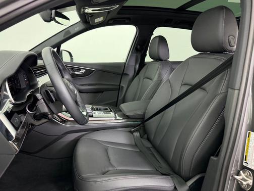 2025 Audi Q7 45 Premium