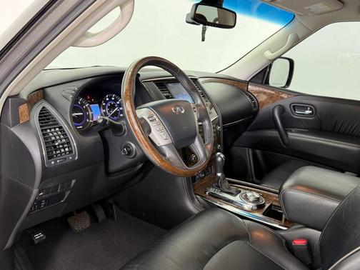 2017 INFINITI QX80 Base