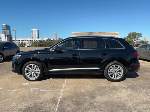 Mythos Black Metallic 2026 Audi Q7 55 Premium Plus