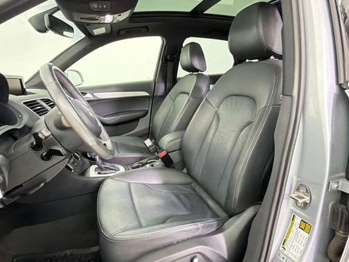 Florett Silver Metallic 2018 Audi Q3 2.0T Sport Premium