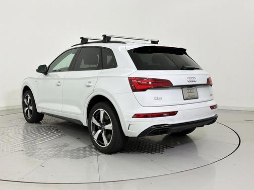 Glacier White Metallic 2023 Audi Q5 45 S line Premium Plus