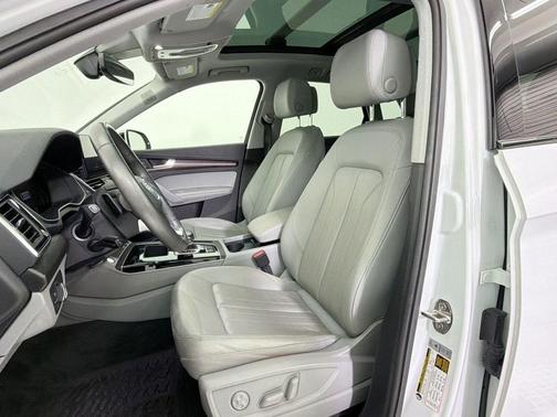 Glacier White Metallic 2023 Audi Q5 45 S line Premium Plus