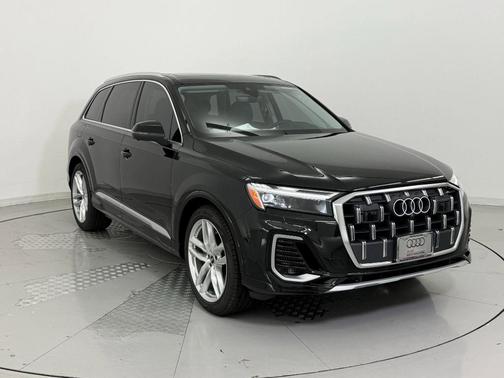 2025 Audi Q7 55 Premium Plus