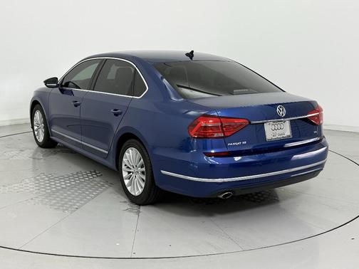 2016 Volkswagen Passat 1.8T SE w/Technology