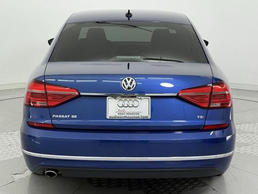 2016 Volkswagen Passat 1.8T SE w/Technology