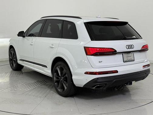 2025 Audi Q7 55 Premium Plus
