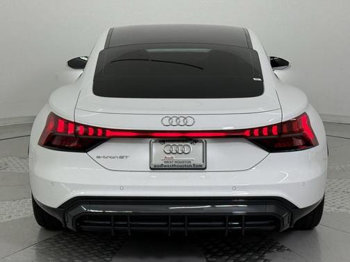 2022 Audi e-tron GT Premium Plus