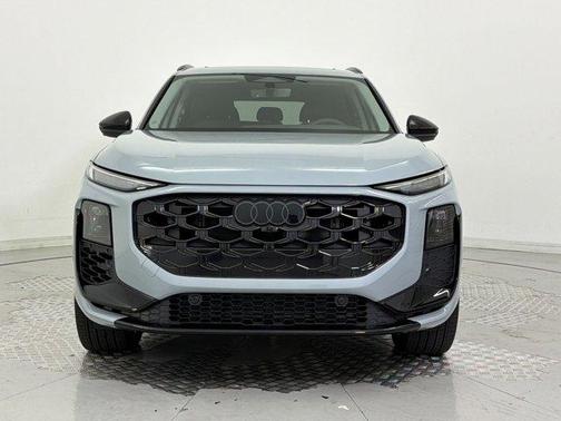 Arrow Gray Pearl Effect 2026 Audi Q3 TFSI quattro S tronic