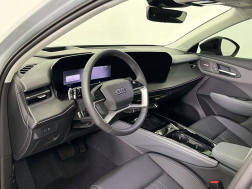 Arrow Gray Pearl Effect 2026 Audi Q3 TFSI quattro S tronic