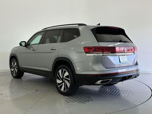 Silver Mist Metallic 2025 Volkswagen Atlas 2.0T SE w/Technology 4MOTION