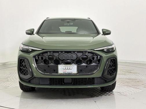 District Green Metallic 2026 Audi Q5 Premium Plus TFSI quattro S tronic