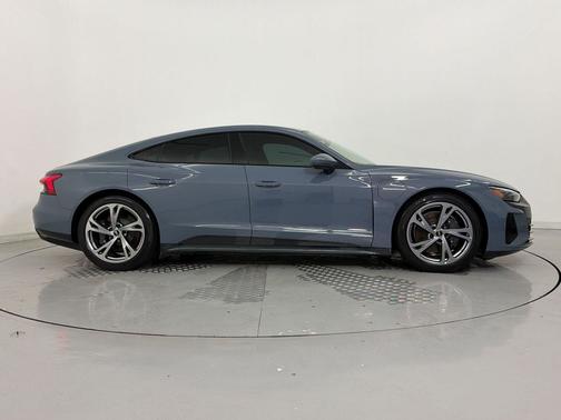 Kemora Gray Metallic 2023 Audi e-tron GT Premium Plus quattro