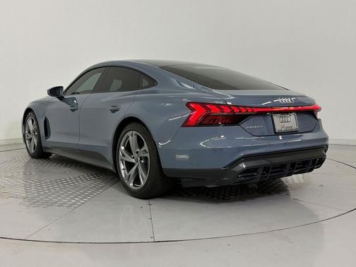 Kemora Gray Metallic 2023 Audi e-tron GT Premium Plus quattro