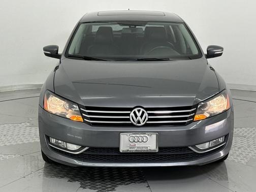 2015 Volkswagen Passat 1.8T Auto SE w/Sunroof & Nav