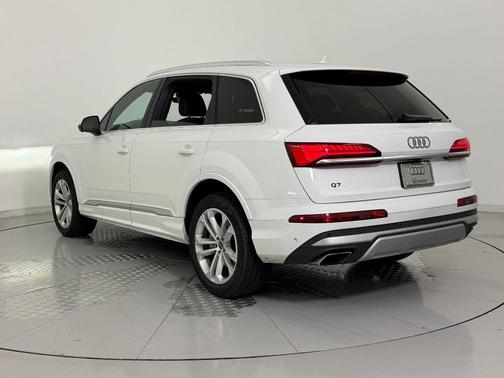 2025 Audi Q7 55 Premium Plus
