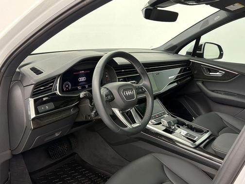 Glacier White Metallic 2026 Audi Q7 55 Premium