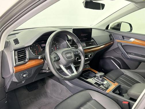 Chronos Gray Metallic 2023 Audi Q5 45 S line Premium