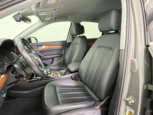 Chronos Gray Metallic 2023 Audi Q5 45 S line Premium