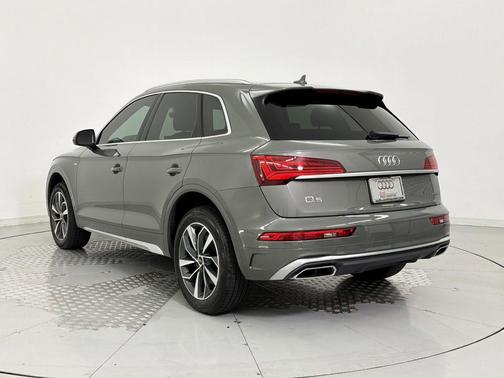 Chronos Gray Metallic 2023 Audi Q5 45 S line Premium