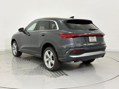 Tambora Gray Metallic 2026 Audi Q5 Premium Plus TFSI quattro S tronic