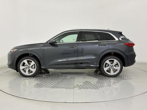 Tambora Gray Metallic 2026 Audi Q5 Premium Plus TFSI quattro S tronic