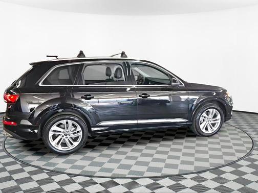 2022 Audi Q7 55 Premium Plus