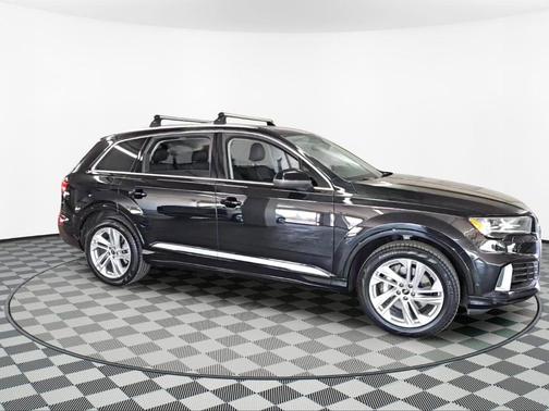 2022 Audi Q7 55 Premium Plus