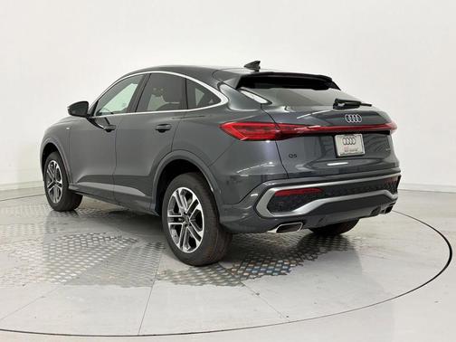 Tambora Gray Metallic 2026 Audi Q5 Sportback Premium TFSI quattro S tronic