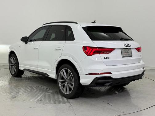 2025 Audi Q3 Premium 45 TFSI S line quattro Tiptronic