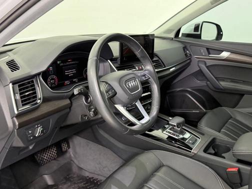 2023 Audi Q5 40 Premium Plus