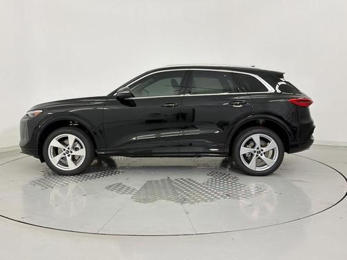 Mythos Black Metallic 2026 Audi Q5 Premium Plus TFSI quattro S tronic
